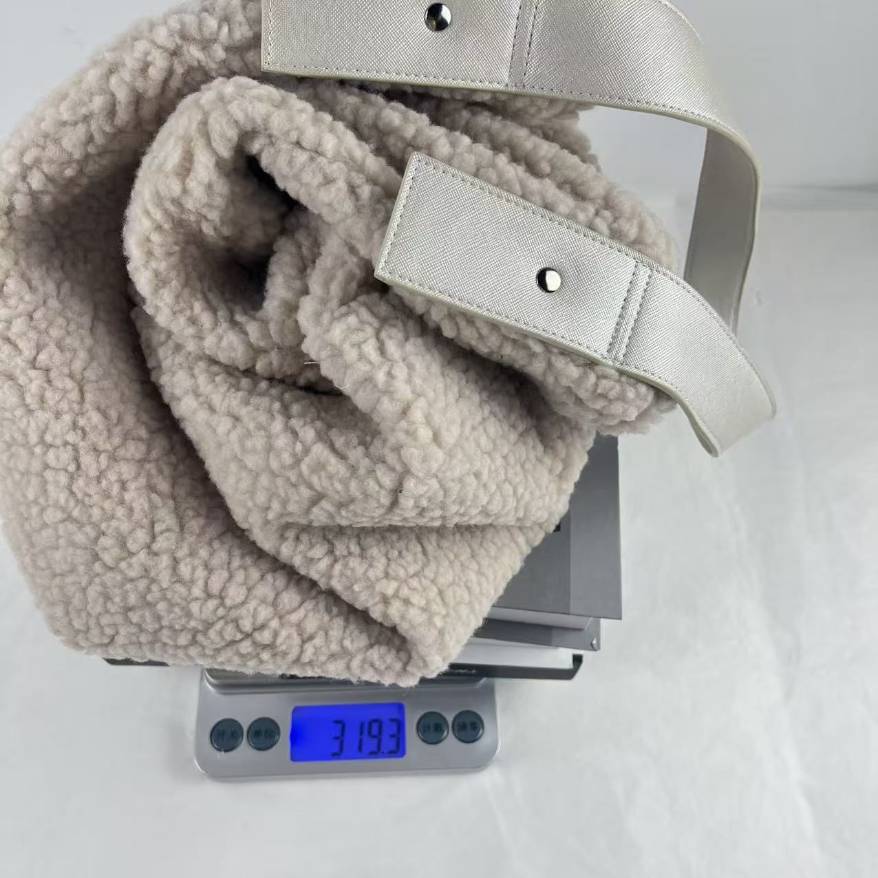 weight319.3g